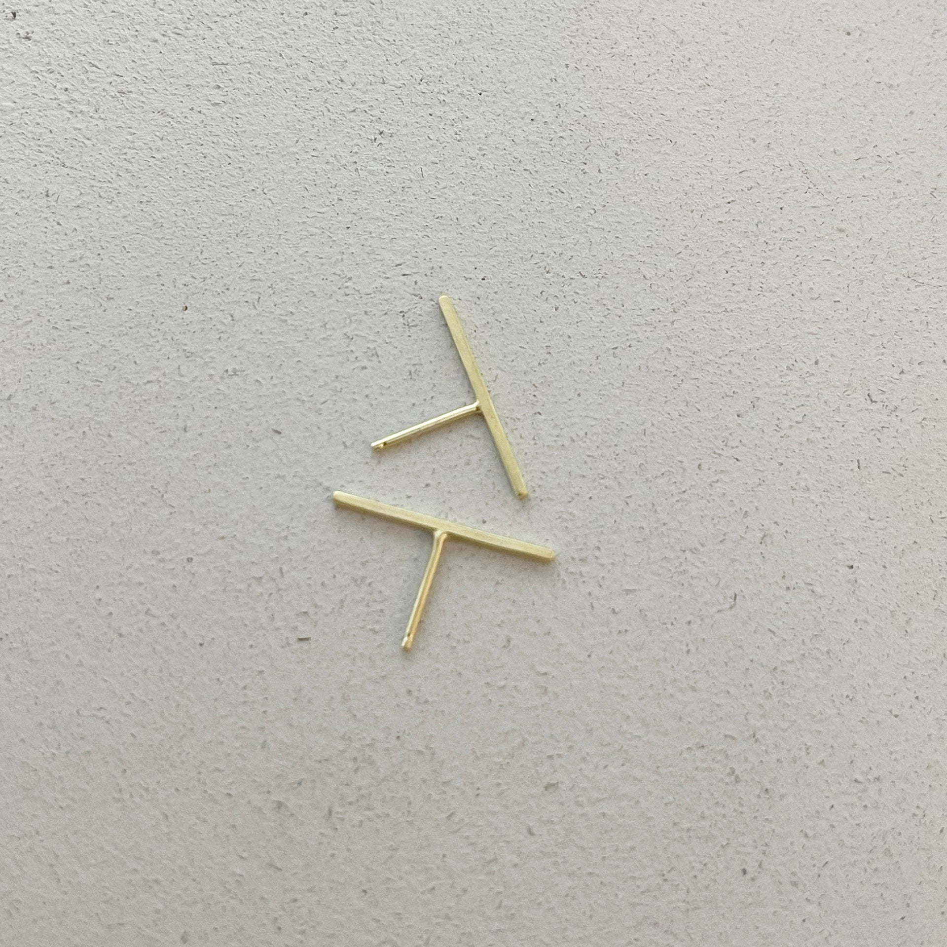 Thin line earrings - medium