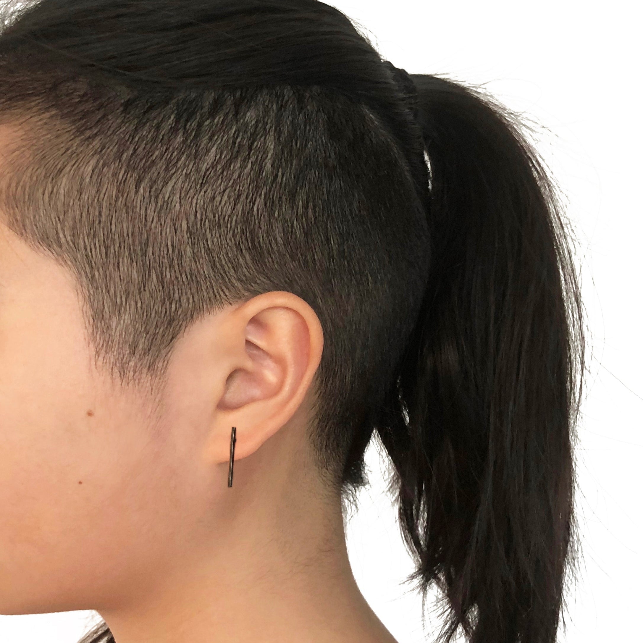 Thin line earrings - medium