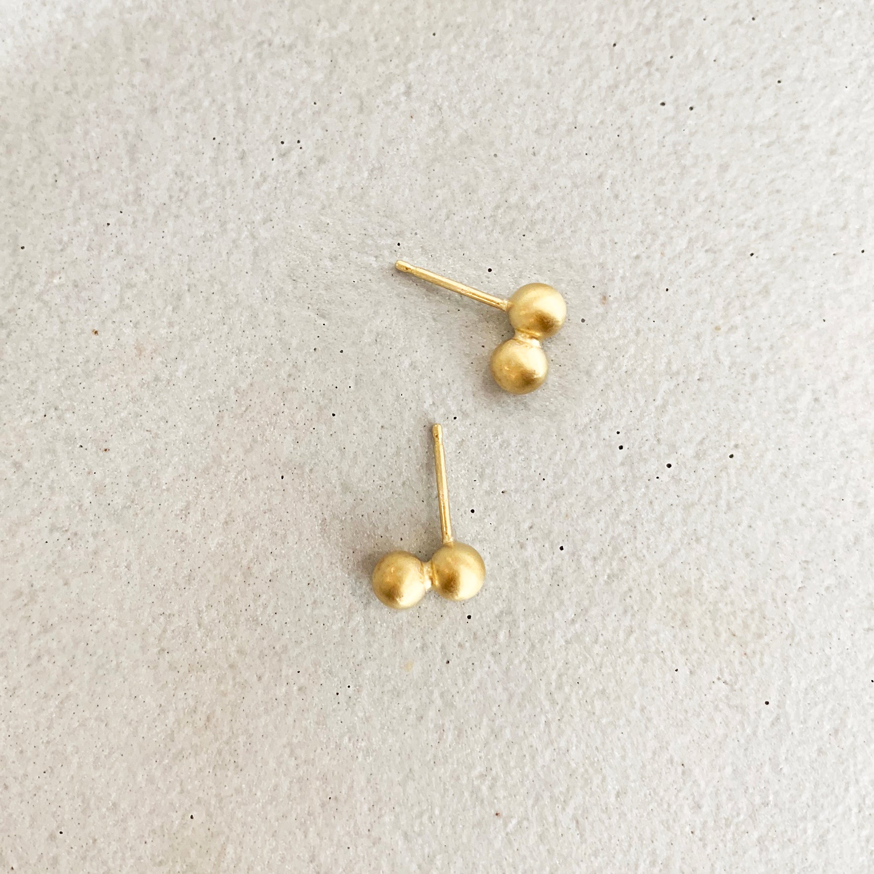Two balls studs