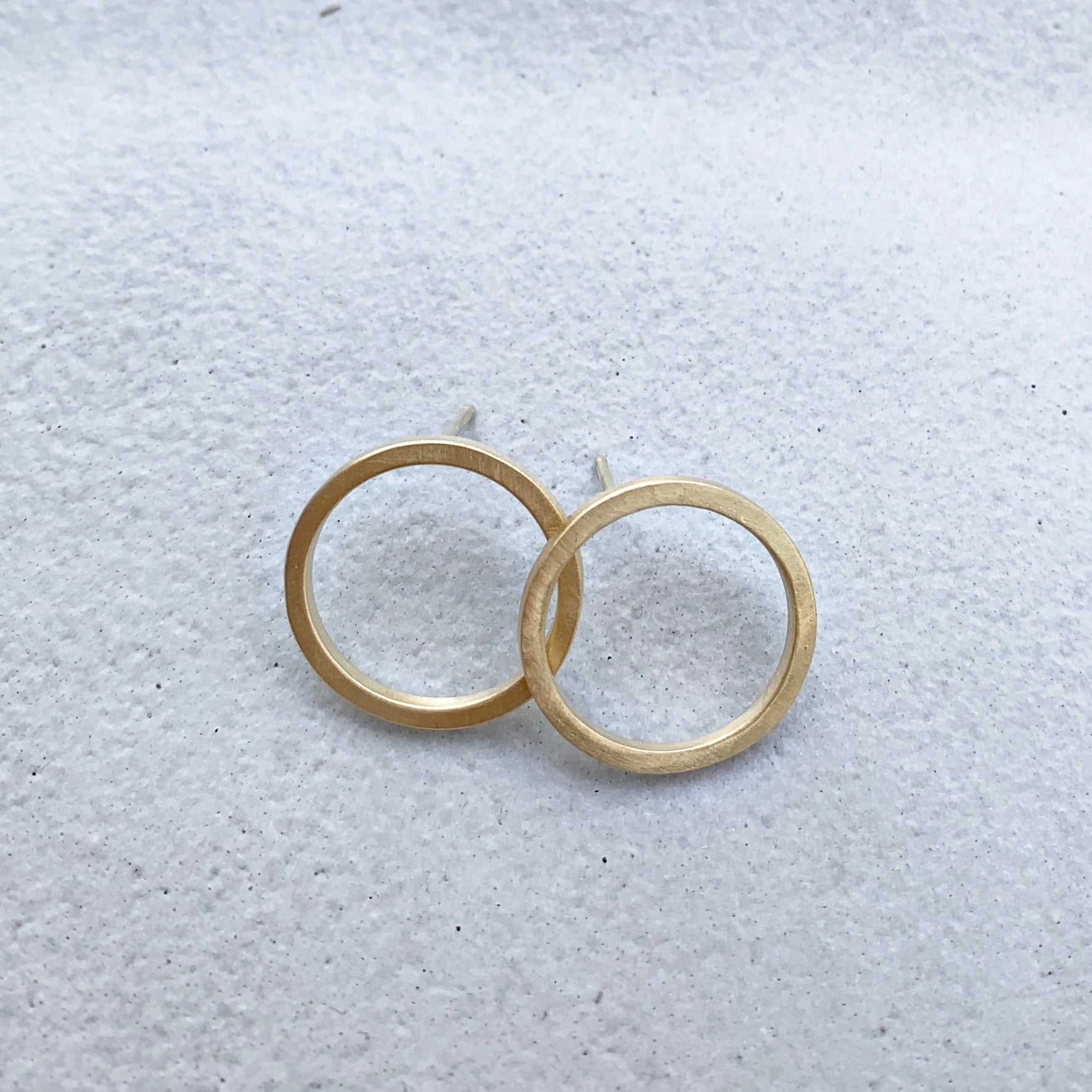 Open circle studs 18mm