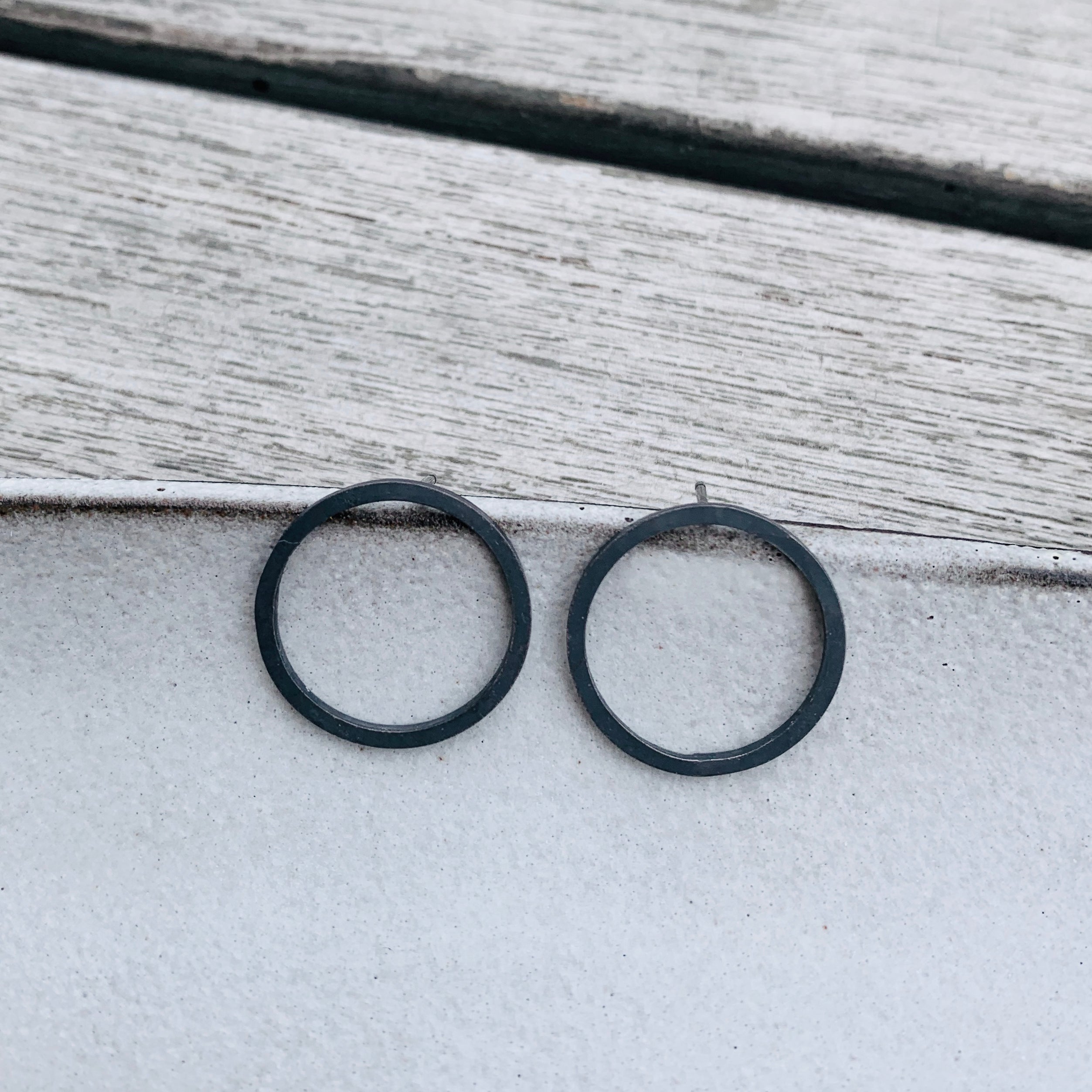 Open circle studs 18mm