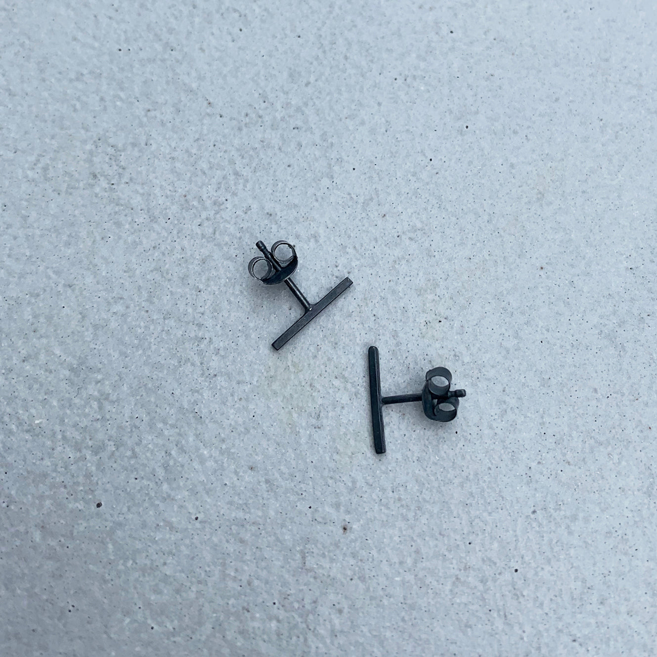 Thin line earrings - small