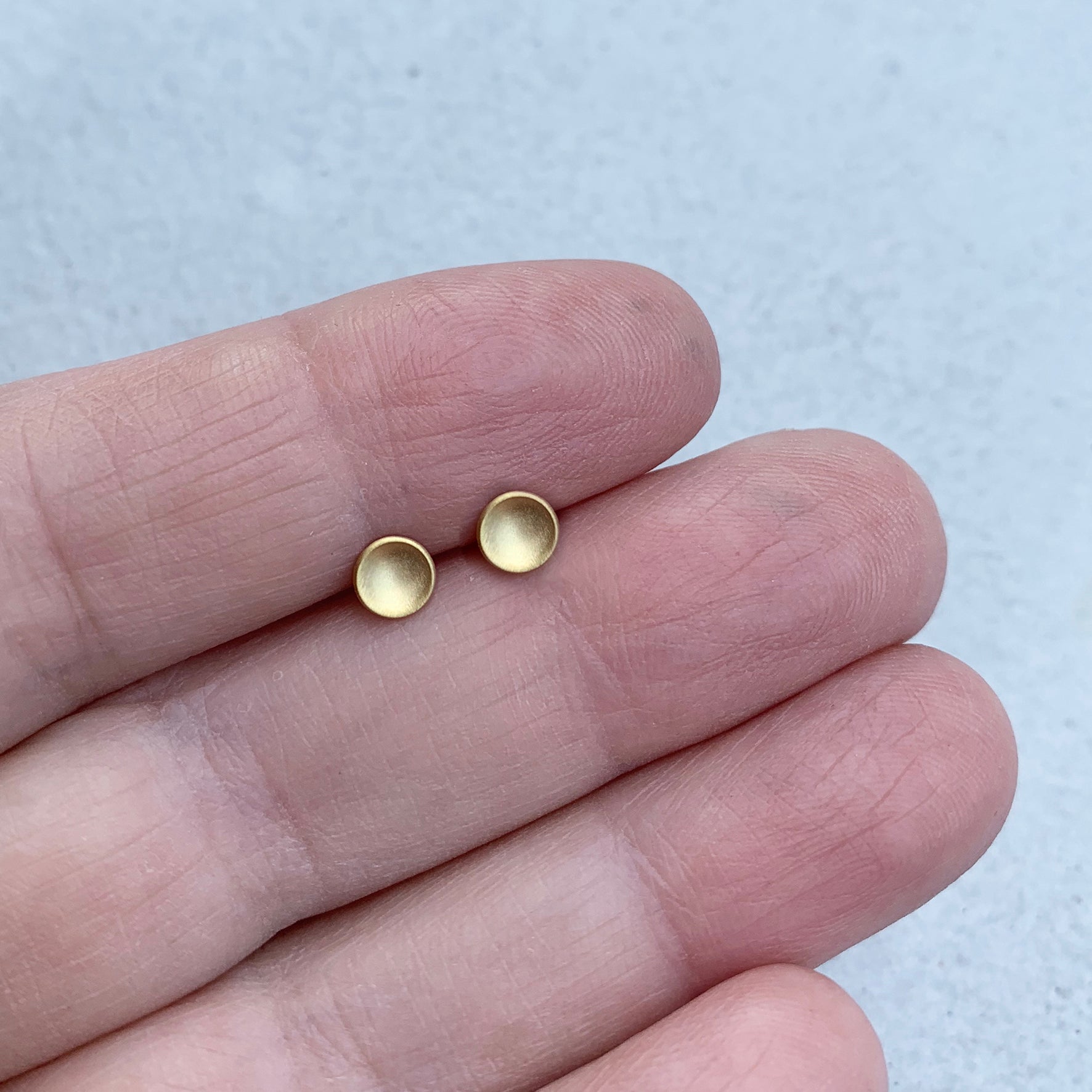 gold moon studs 5 mm