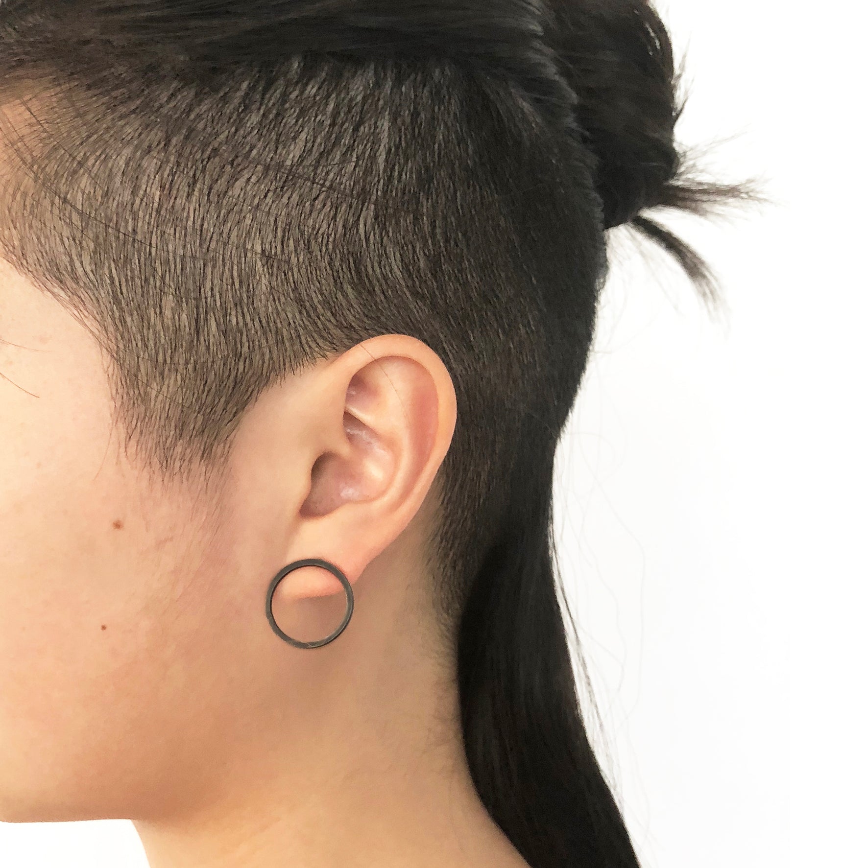 Open circle studs 18mm